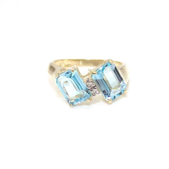 14K Yellow Gold Ring Size 6.5 Blue Topaz Diamond